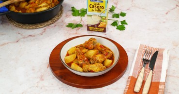 Pollo con patatas guisadas con producto